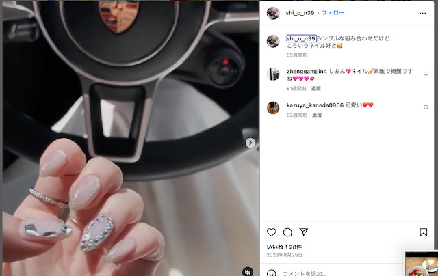しおんのインスタの投稿の画像2:車、ネイル